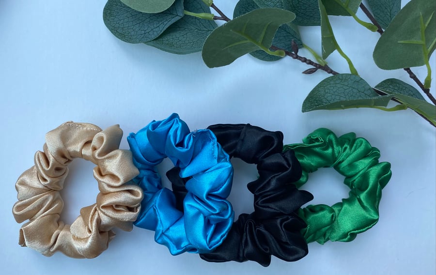 “All you need” 4 Satin Scrunchie Minis