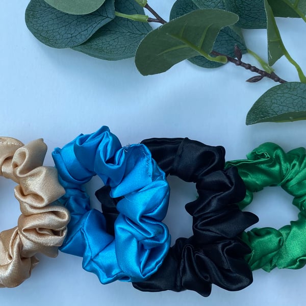 “All you need” 4 Satin Scrunchie Minis