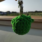 Cute crochet frog keychain plush for children 
