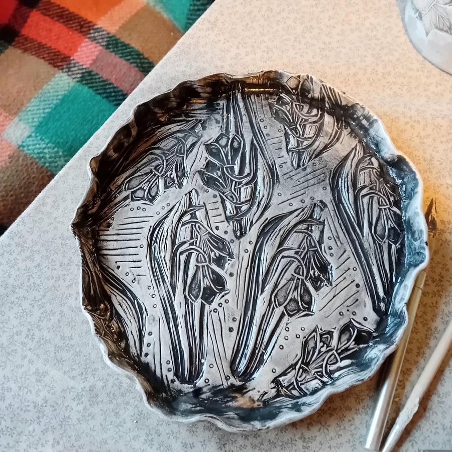 Rustic side plate- black and white, snowdrop