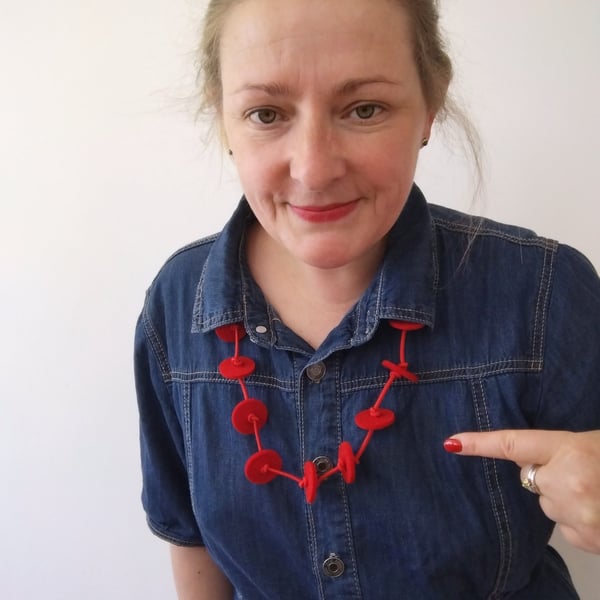 RED FELT NECKLACE
