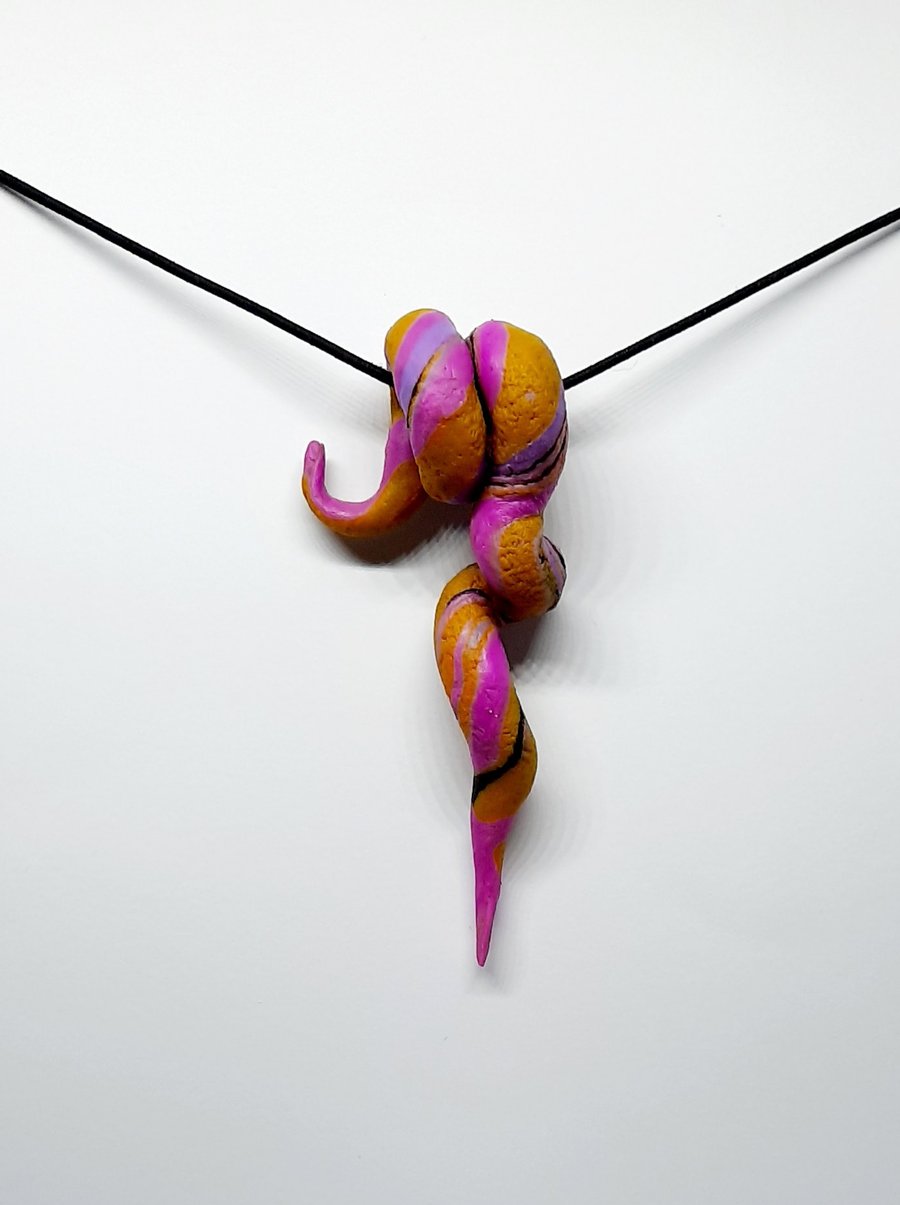 Abstract pendant twist necklace 
