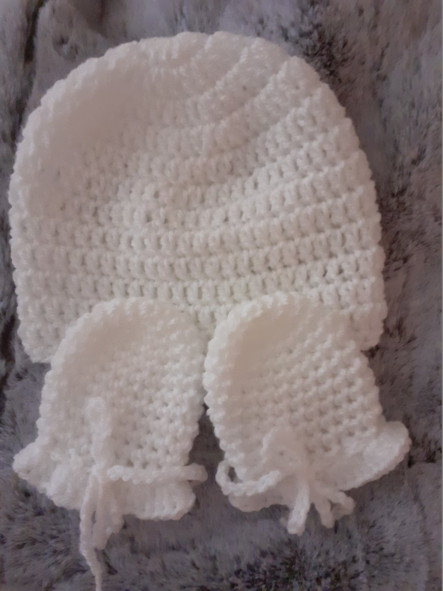 Handmade Crochet Baby Hat & Scratch Mitts Set