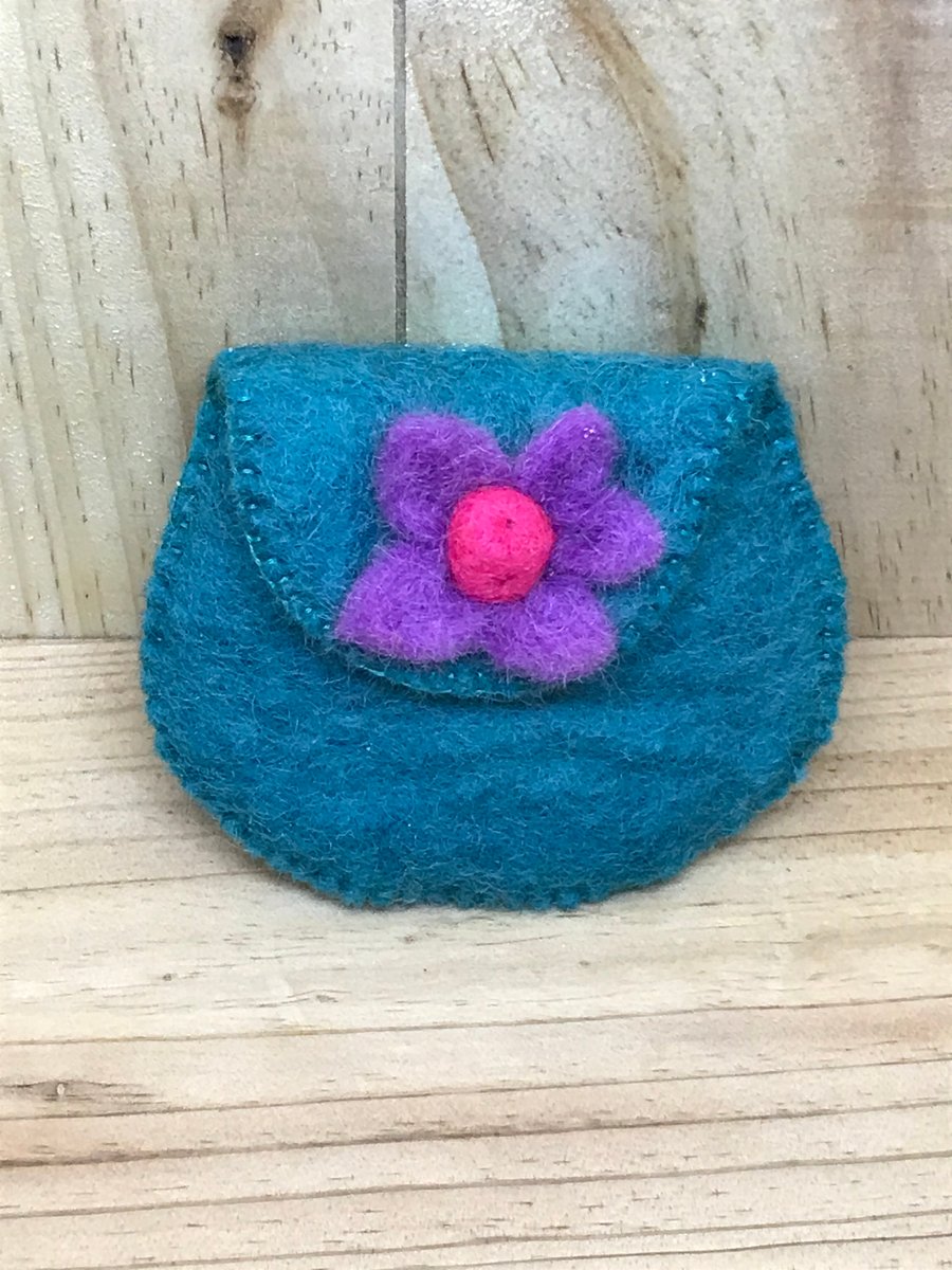 Felt Purse. (602)