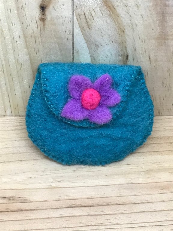 Felt Purse. (602)
