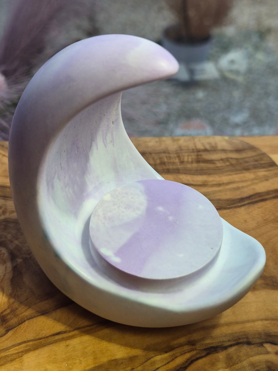 Moon shaped eco-resin tealight holder