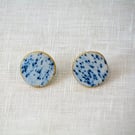 Round porcleain earrings with blue detail and gold leaf