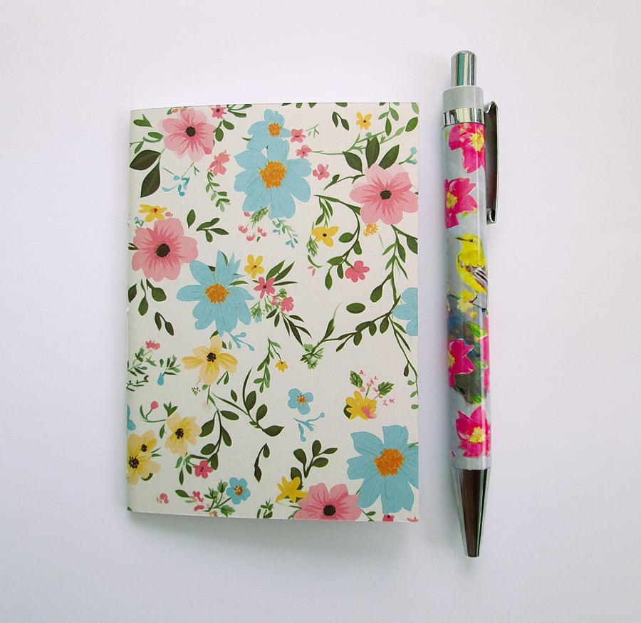 Pretty white floral A7 mini pocket notebook
