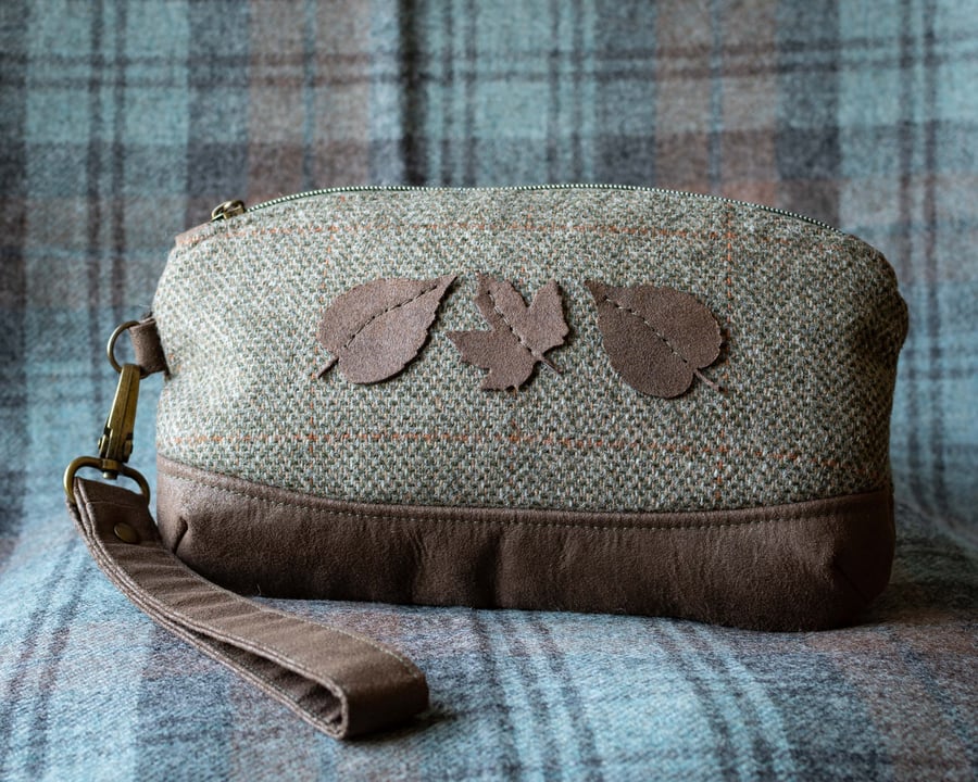 Country green tweed and faux leather leaf design clutch bag