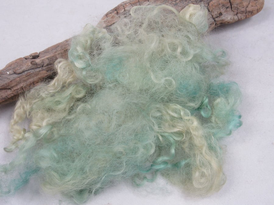 10g Naturally Dyed Pale Aqua Masham Curls Felting Wool