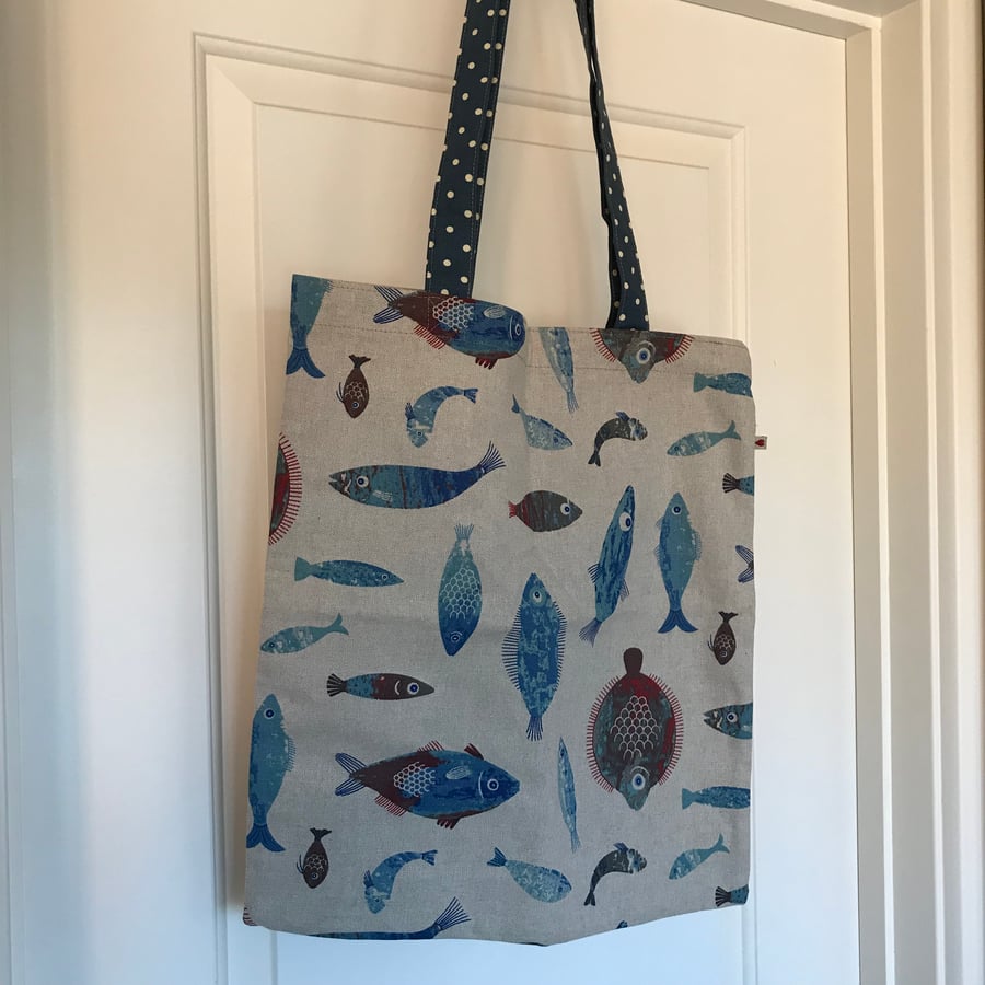 Spotty strap tote bag with fish