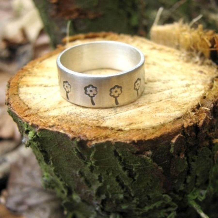 Daisy, Daisy (Silver flower ring)