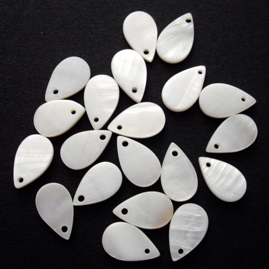 20 x Teardrop Shell Beads