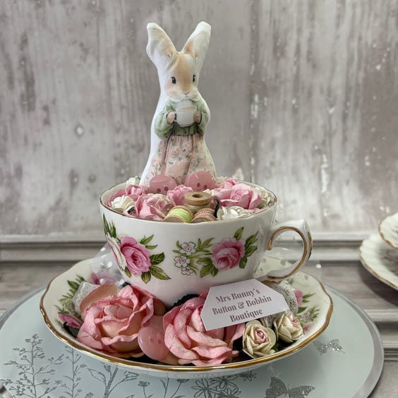 Teacup - Mrs Bunny's Button & Bobbin Boutique CR 0040