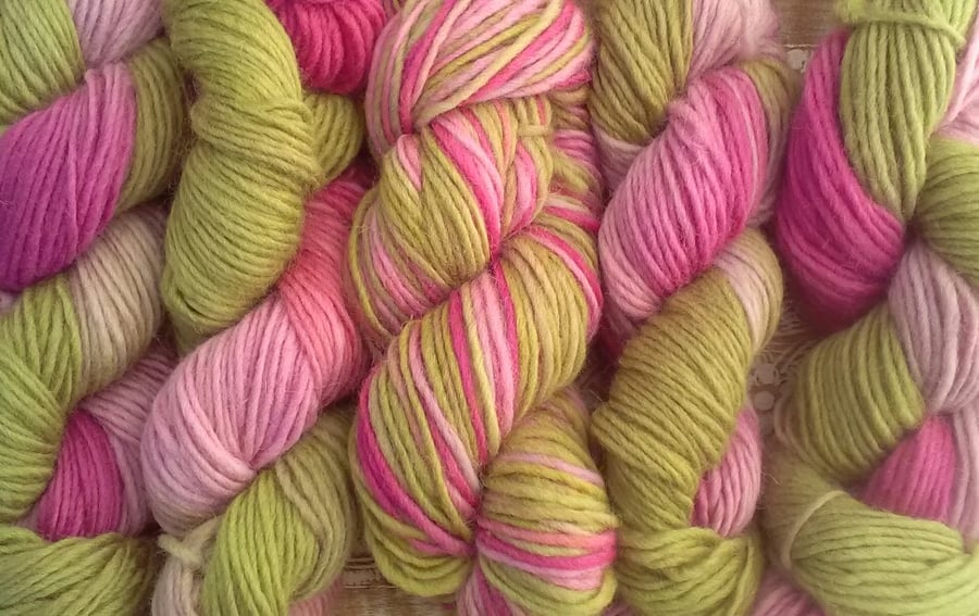 50g Hand-dyed 100% Wool  DK Bramley Blossom