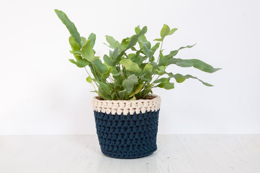 Medium plant pot cover in navy blue & cream. Made from recycled cotton. 