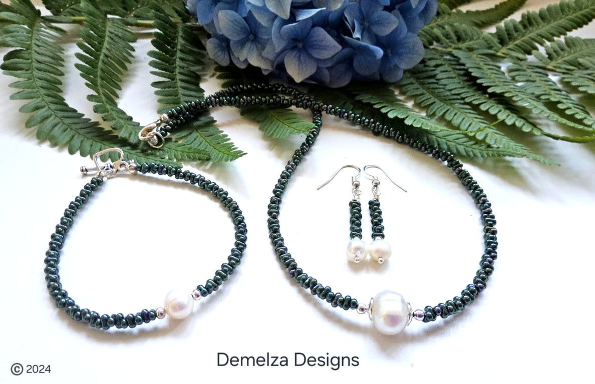 Barogue Pearl & Bottle Green Pearlescent Peanut Seed Bead Jewellery Set