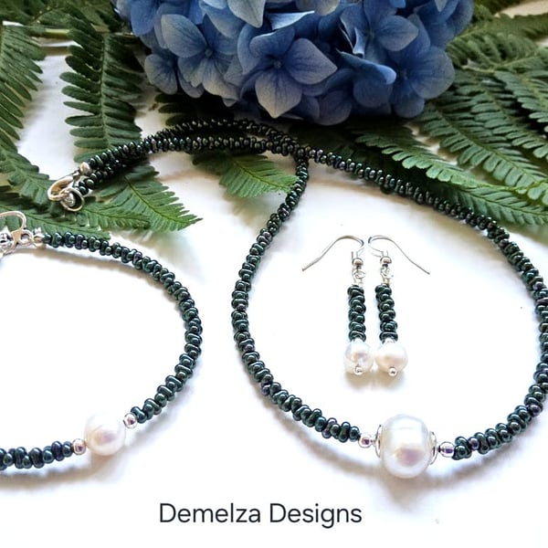 Barogue Pearl & Bottle Green Pearlescent Peanut Seed Bead Jewellery Set