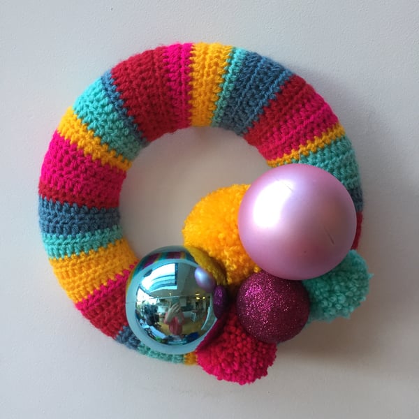 Crochet Christmas wreath, pompom wreath, bauble wreath, free UK shipping