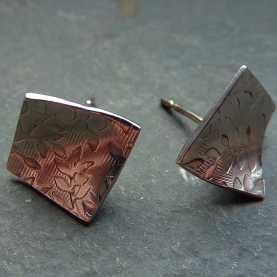 Floral patterned twist studs