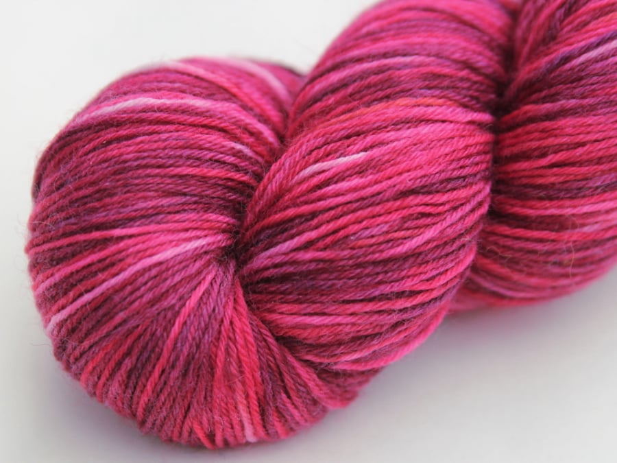 Taffeta - Superwash Wool-nylon 4-ply yarn