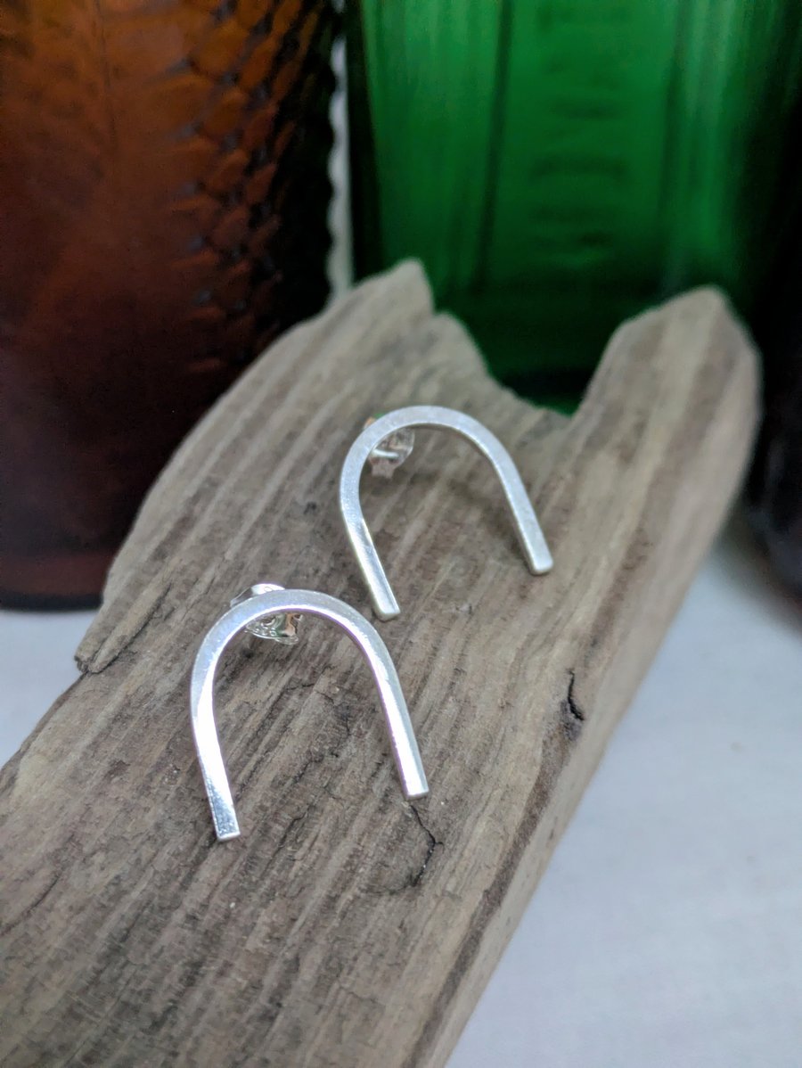 Chunky arc studs 