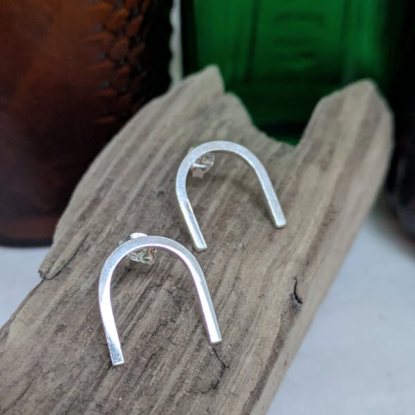 Chunky arc studs 