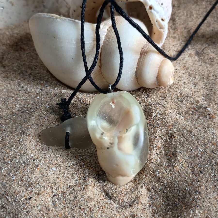 Soft Current - Resin Shell Necklace - Drift Along, Unbothered