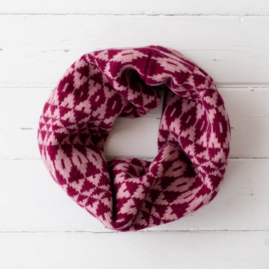 Mirror knitted cowl - rose
