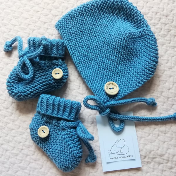 Hand knitted baby bonnet and bootie set 0-3 months