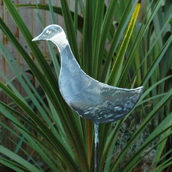 Sculptured duck plant support