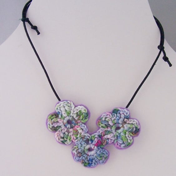 Crochet flower necklace in lilac and green