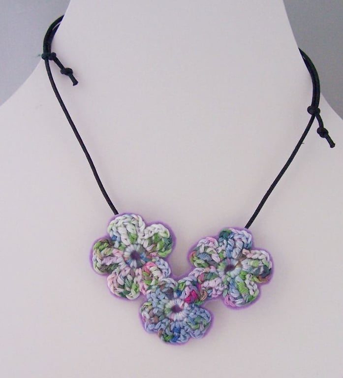 Crochet flower necklace in lilac and green
