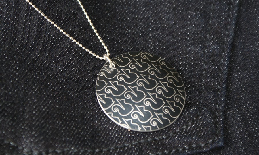 Squirrel pattern domed necklace - black