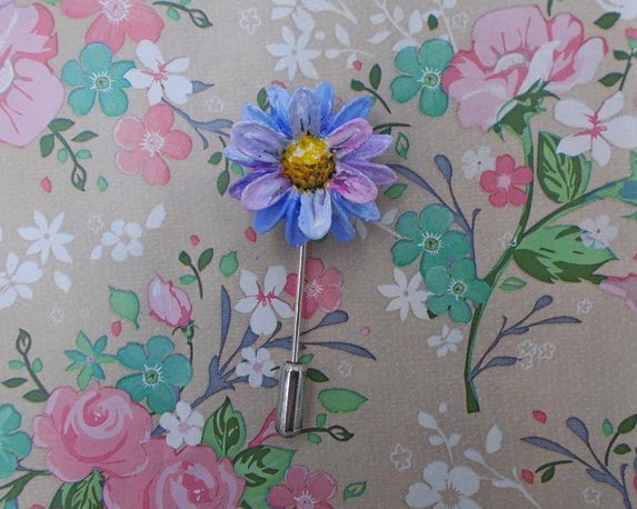 Forget-Me-Not BLUE DAISY PIN Spring Wedding Lapel Flower Brooch HAND PAINTED