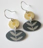 Flower earrings in yellow and grey - Image 1