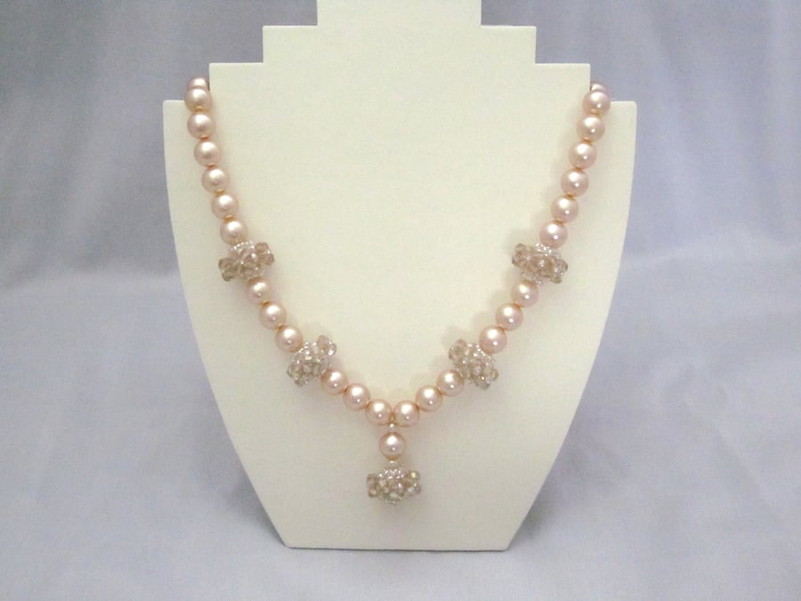Champagne glass pearl and crystal necklace (365)