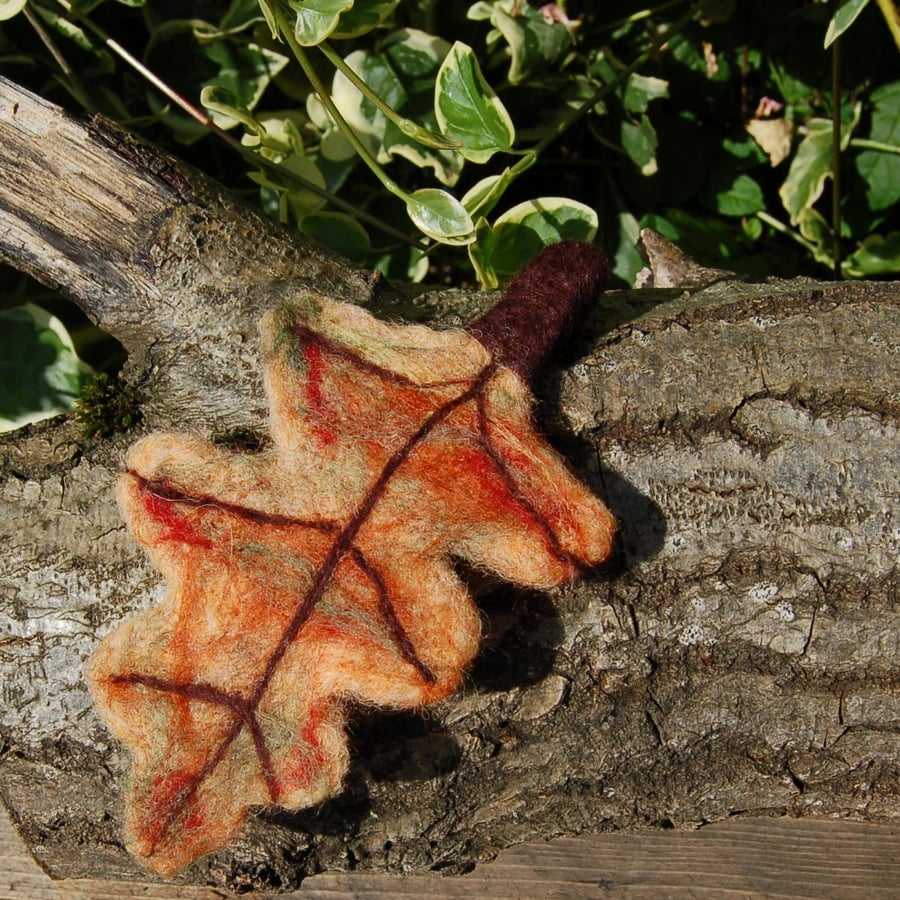 Needle felt Brooch Pin Autumn Oak Leaf ladies jewellery wool badge wool art