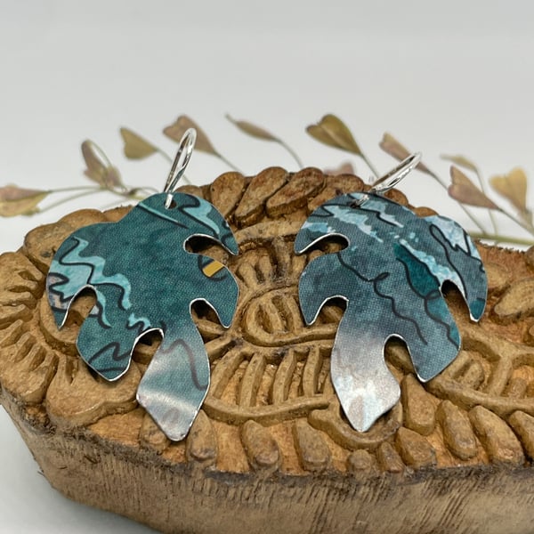 Monstera Leaf (L) Recycled Biscuit Tin and silver earrings