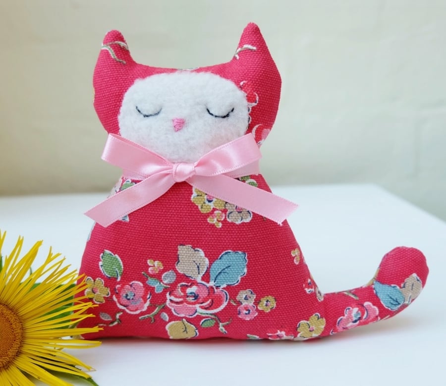 Sweet Red Cat Lavender Sachet, Cat Lovers Gift in Vintage Style Floral Fabric