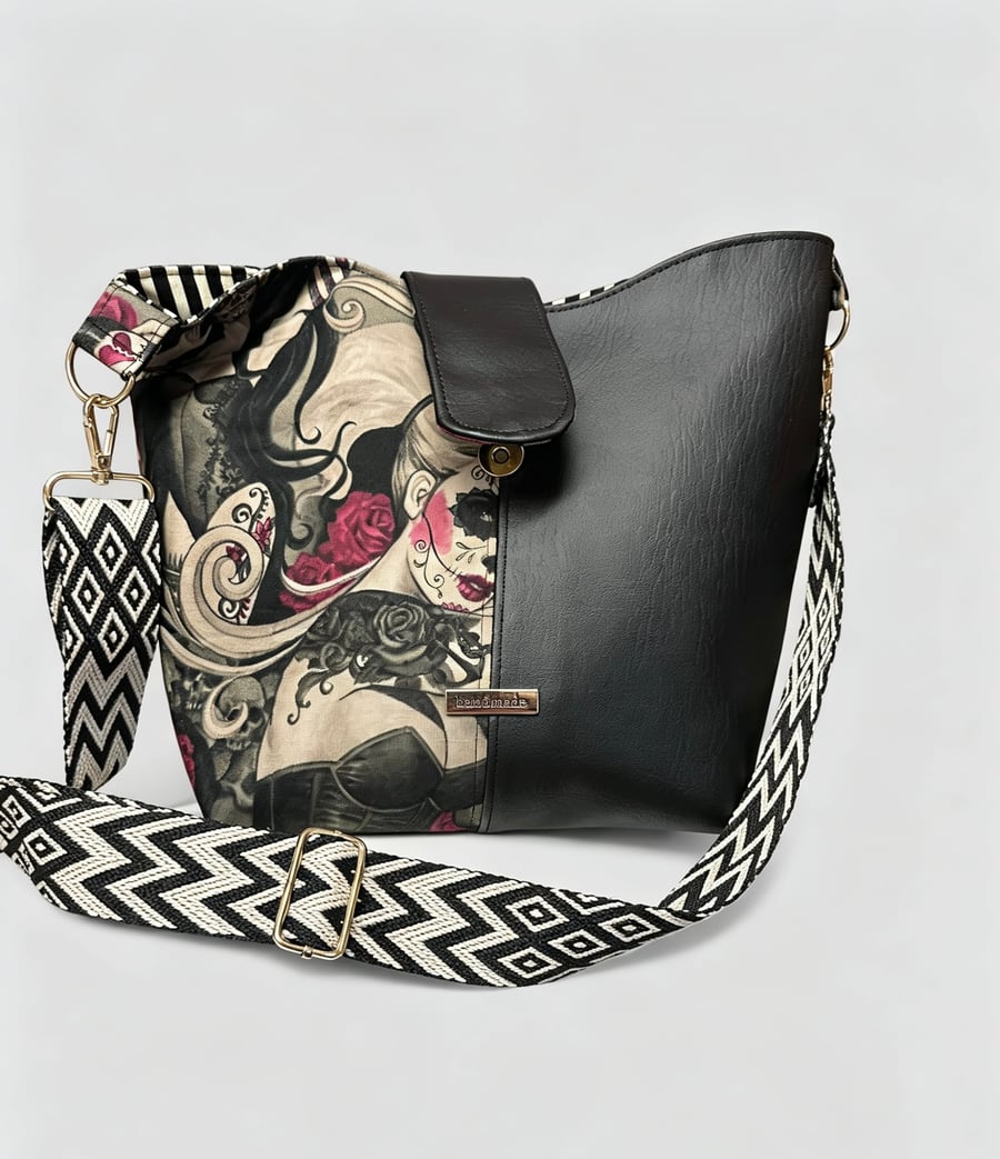 Magic Middle Bucket Bag