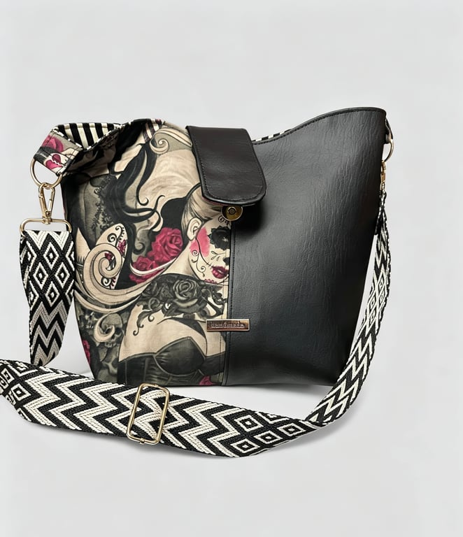 Magic Middle Bucket Bag