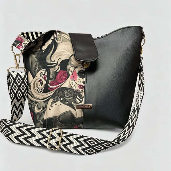 Magic Middle Bucket Bag