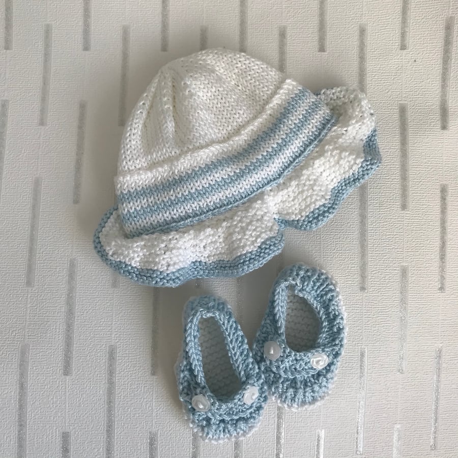 White and blue sunhat and shoes