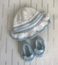 White and blue sunhat and shoes - Image 1