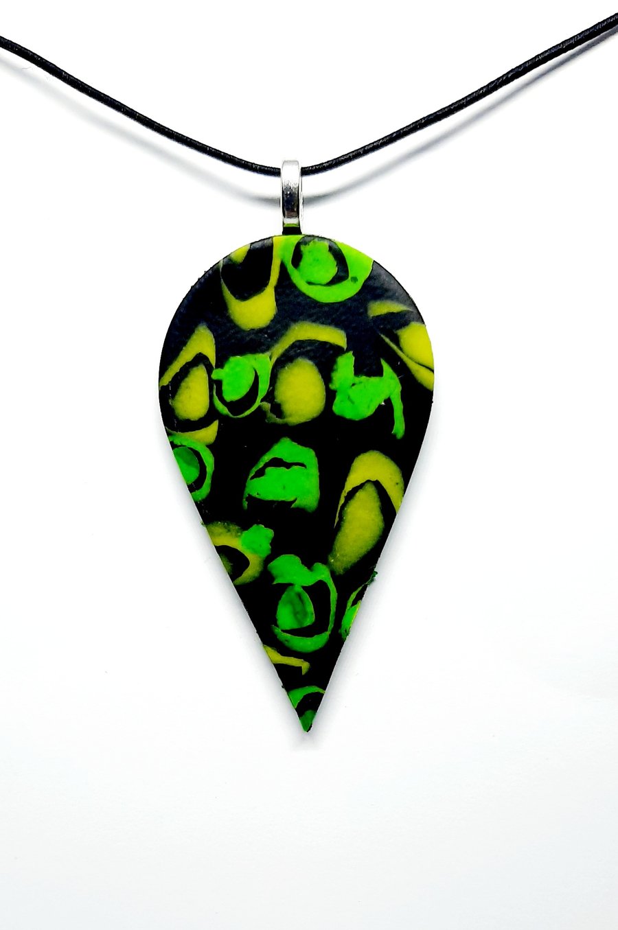 Rose patterned pendant 