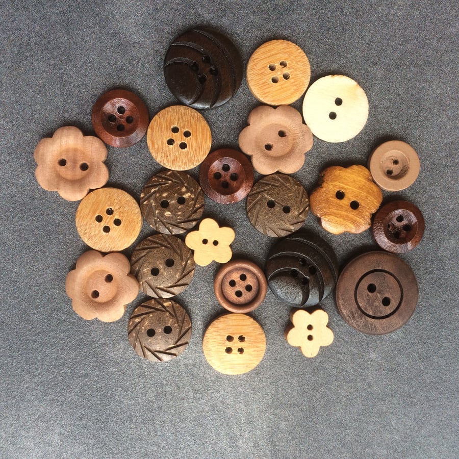 Mixed pack of wood buttons , 5mm - 20mm