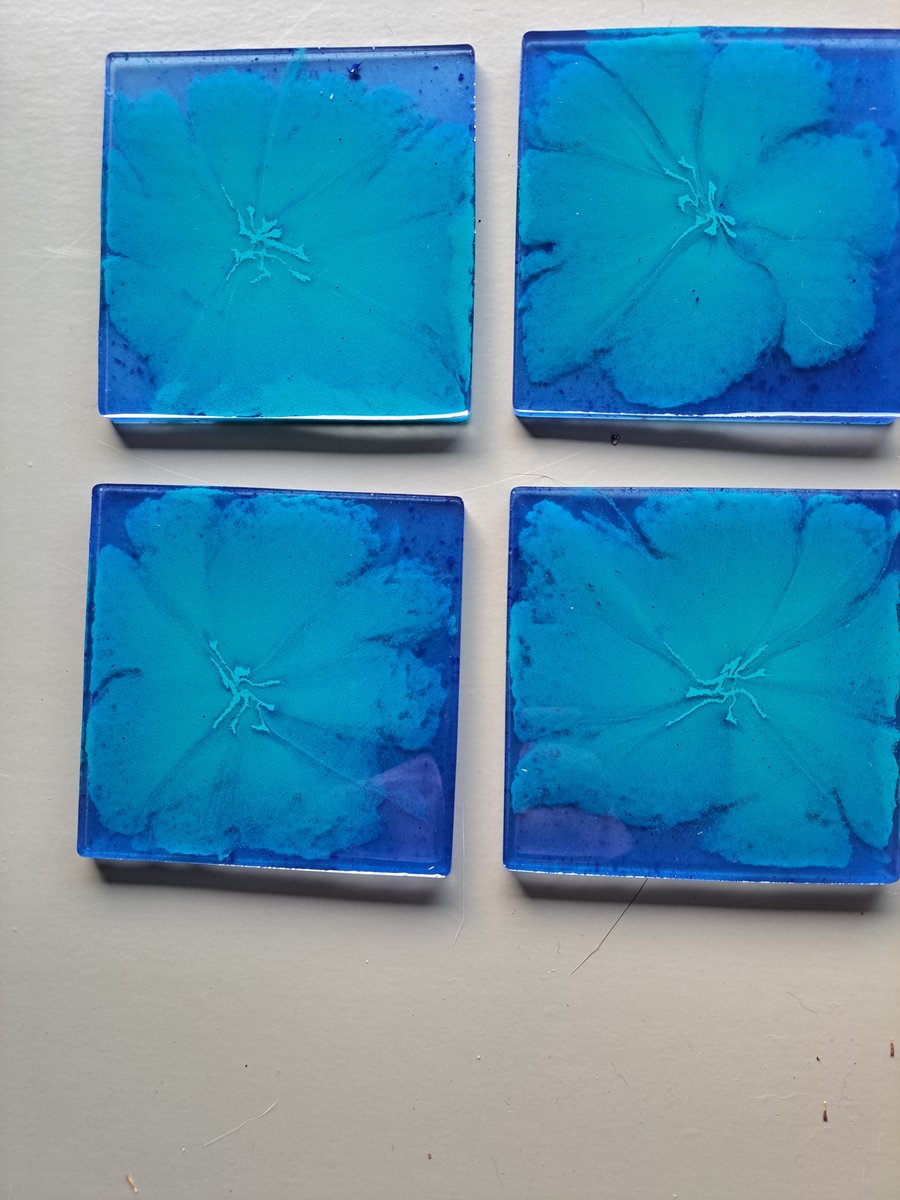 Set of 4 Blue Resin Coasters – "Sea Blossom"
