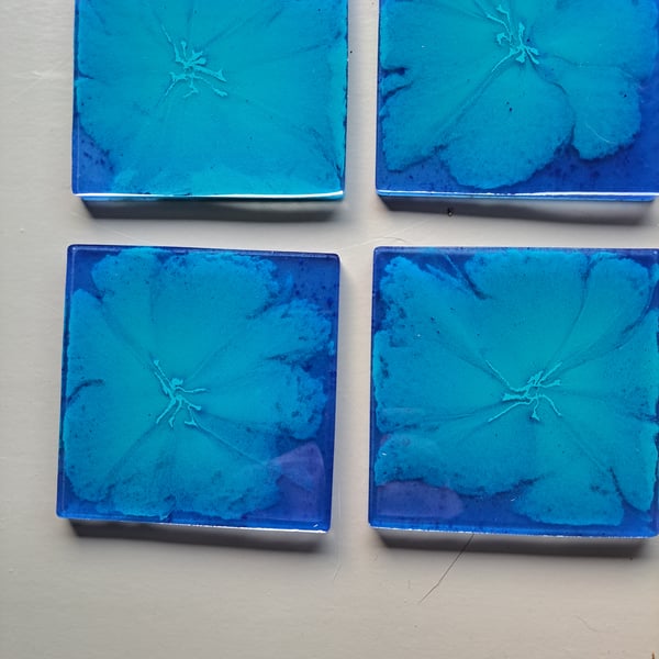 Set of 4 Blue Resin Coasters – "Sea Blossom"