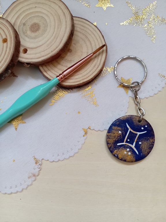 Wooden circular starsign gemini keyring